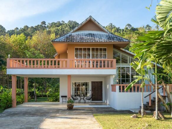 Phuket | 3 Bedroom Thai style Renovated Pool villa ID.23NT3111