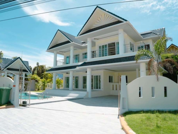 Walking Distance to Rawai Beach 3 Bedroom House ID.23RW3112