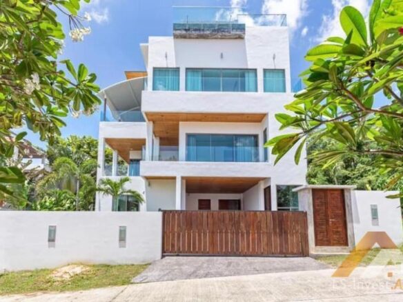 6 Bedroom Villa looking over Chalong Bay ID. 20RW6101