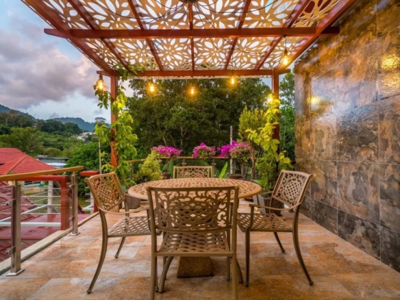 STAND ALONE House in Kamala freehold 5 Bedroom ID.23KM5111