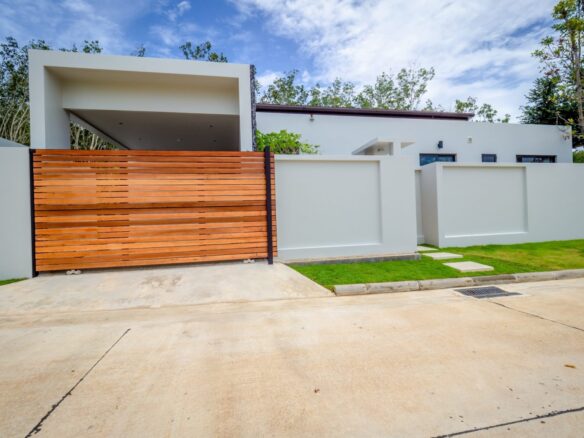 Phuket | Re-sale 4 Bedroom House Botanica ID.22CH4104