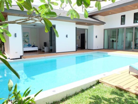 4 Bedroom villa on 500 m from the Beach of Bangtao ID.23BT4102