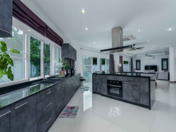 4 Bedroom Pool villa in Rawai ID.23RW4289