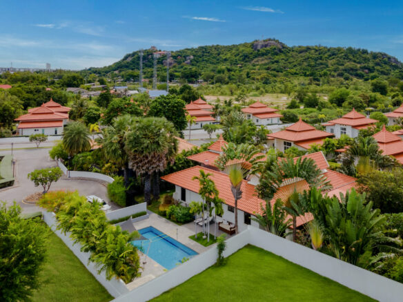 Hua Hin | 5 Bedroom Pool villa With Golf benefits ID.24HH5101