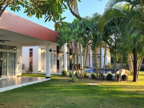 Hua Hin | Luxury Model Style Pool Villa Near Banyan Golf Course ID.24HH4144