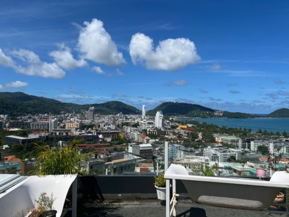 Phuket | Luxurious Seaview Apartment in Patong ID.24PT3020