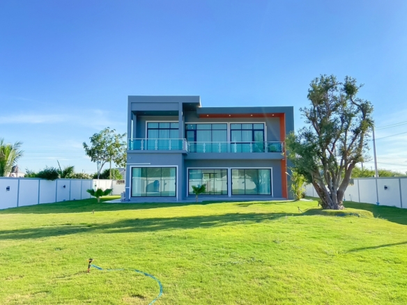 Hua Hin | Villa 4 Bedrooms For Sale   ID.24HH4001