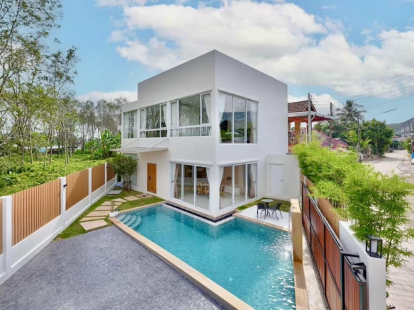 Phuket | Spacious Pool Villa in Cherngtalay ID.24CY3102