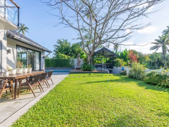 Phuket | 4-Bedroom Private Pool Villa with Golf Course for Rent
