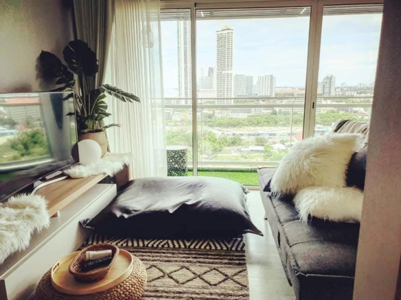 Pattaya | Beachfront Condo for Sale at Veranda Residence