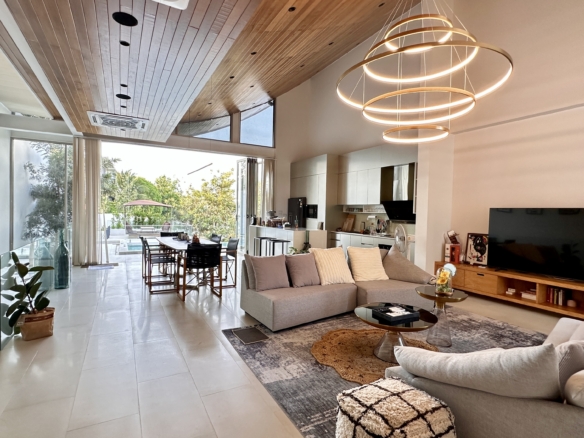 Phuket | Modern 3-Bedroom Villa in Pasak For Sale