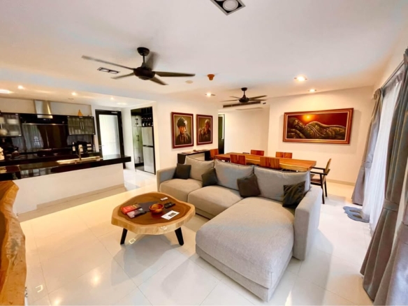 Phuket | 3-Bedroom Apartment with Pool Access in Kamala