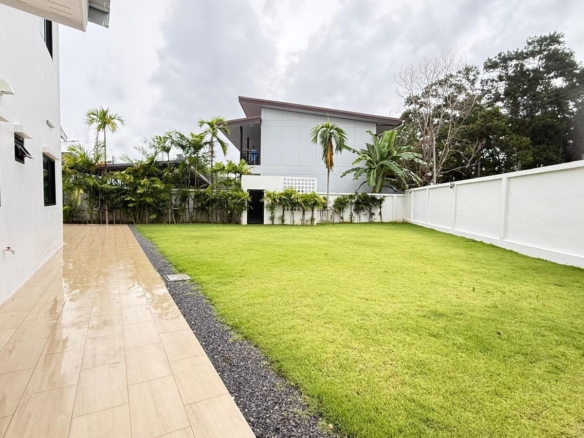 Phukt | Modern 3-Bedroom Pool Villa for Sale in Bangjo