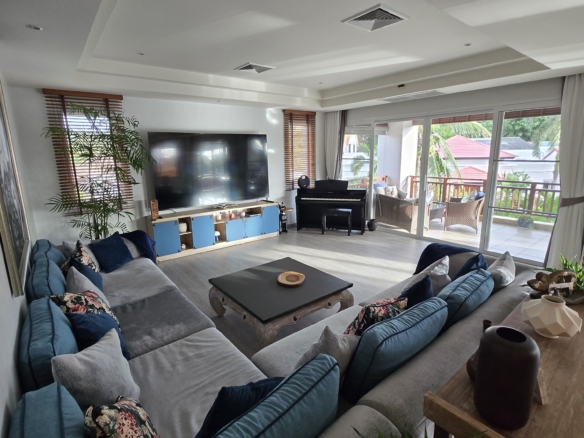 Phuket | 3-Bedroom Apartment in Choeng Thale