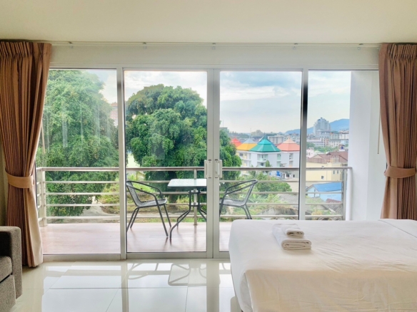 Phuket | Bayshore Corner Studio with Garden View