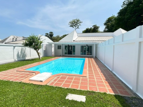 Phuket | Modern 3-Bedroom Pool Villas for Sale in Thalang