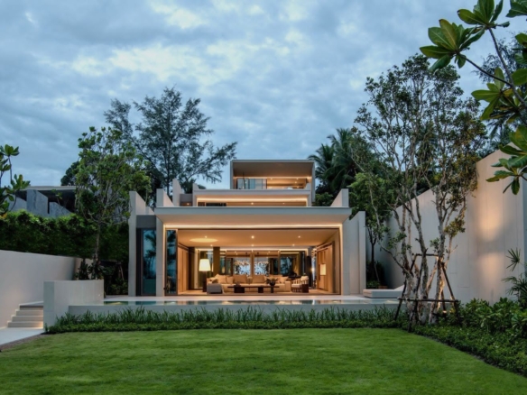 3-Bedroom Beachfront Villa in Natai Beach