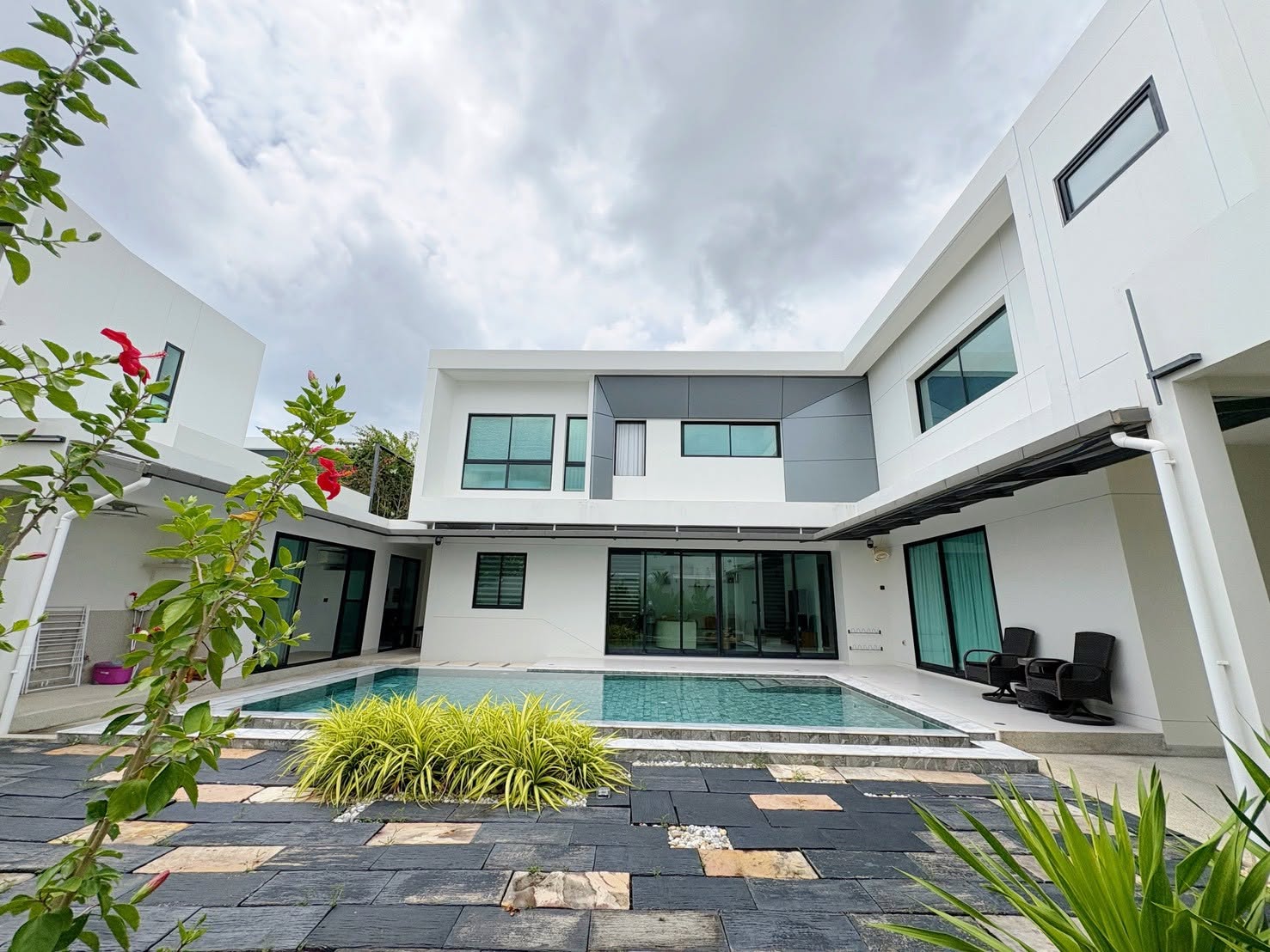 794413323_1059651310406748_6735792446084048868_n 5-Bedroom Pool Villa for Sale | Koh Kaew