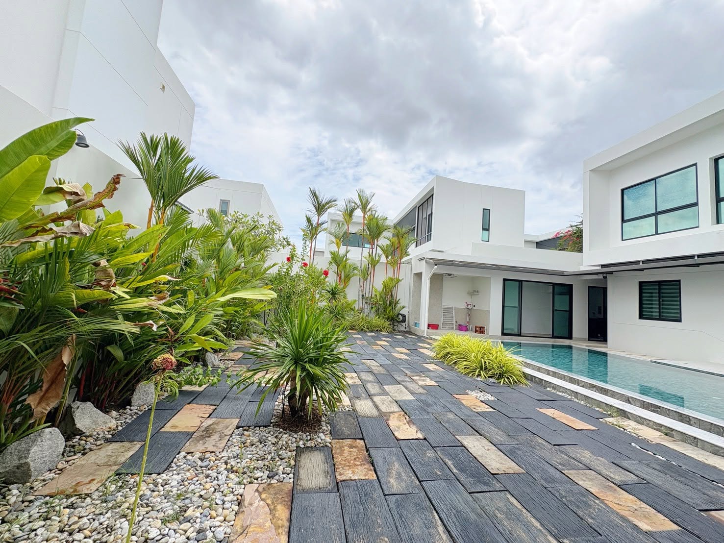 799971917_1059651470406732_7904698656336689798_n 5-Bedroom Pool Villa for Sale | Koh Kaew