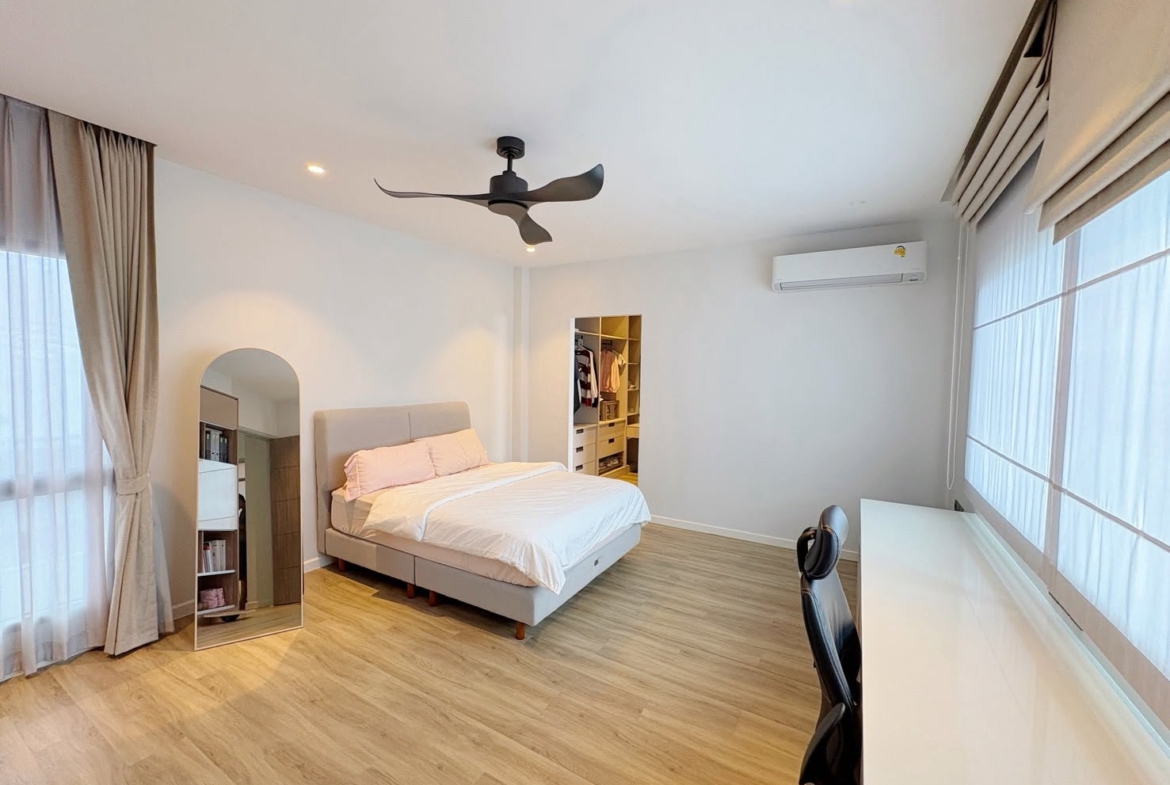 5-Bedroom Pool Villa for Sale | Koh Kaew