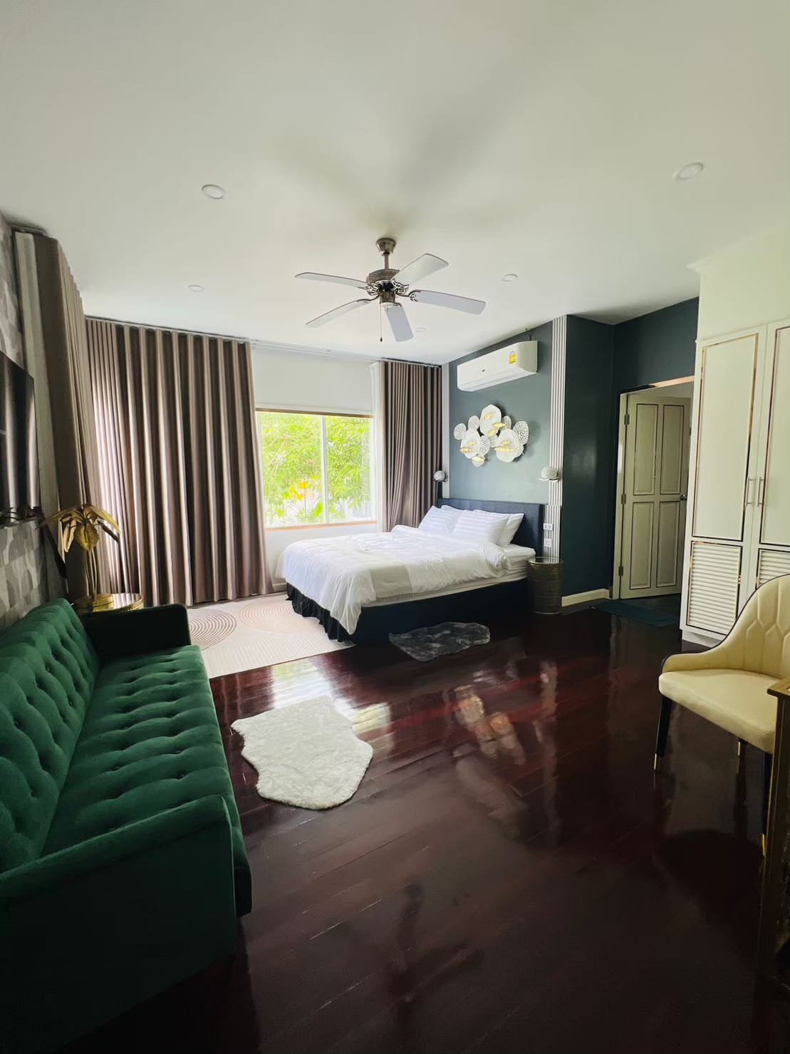WhatsApp Image 2026-10-25 at 20.15.08 5-Bedroom Seaview Villa for Rent Patong