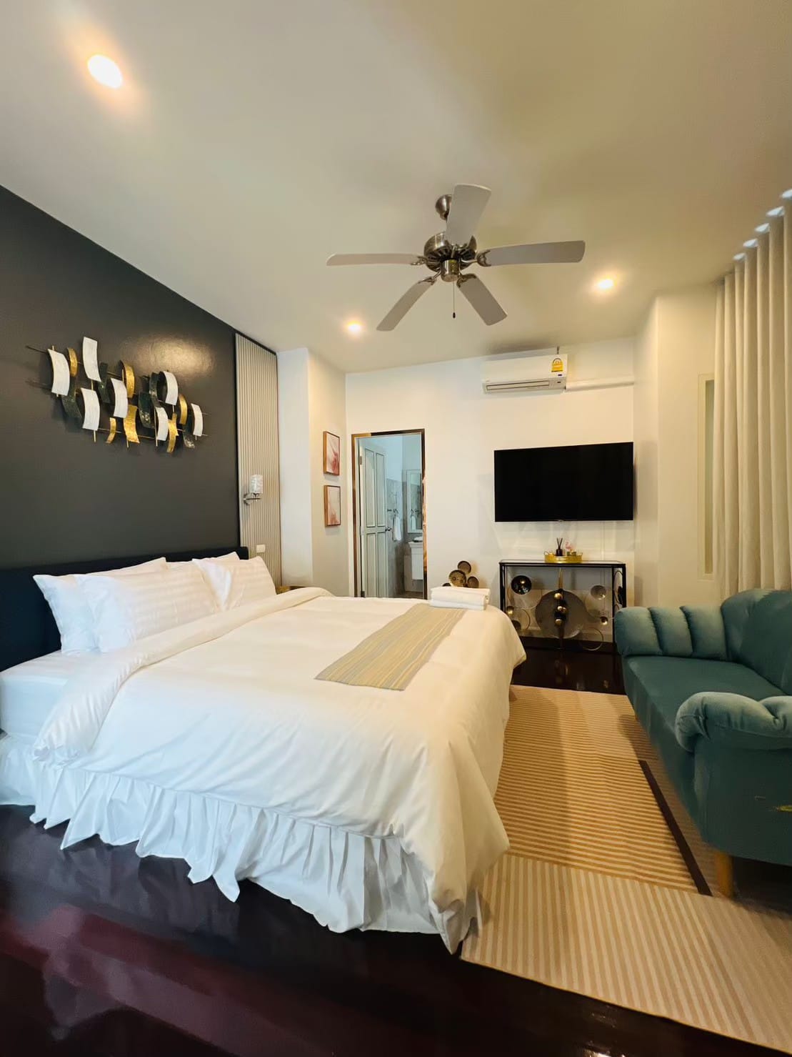 WhatsApp Image 2026-10-25 at 20.15.10 (2) 5-Bedroom Seaview Villa for Rent Patong