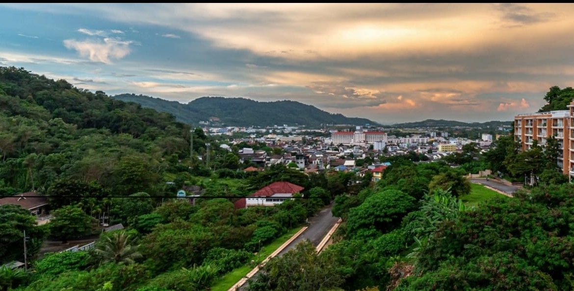3-Bedroom Foreign Freehold Apartment for Sale