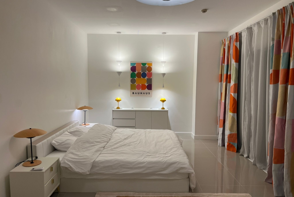 3-Bedroom Foreign Freehold Apartment for Sale