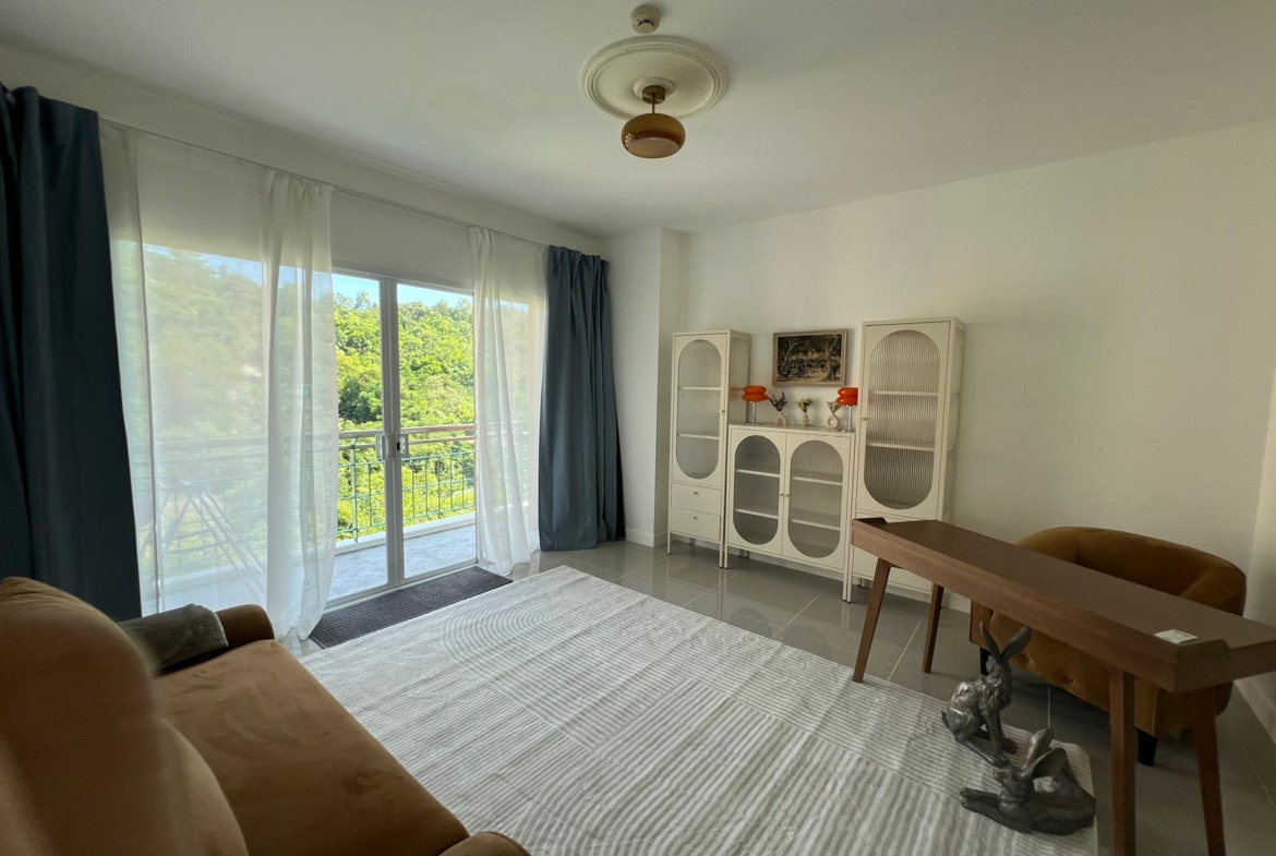 3-Bedroom Foreign Freehold Apartment for Sale
