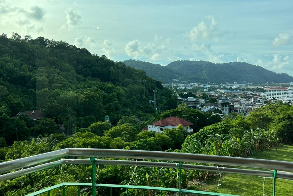 3-Bedroom Foreign Freehold Apartment for Sale
