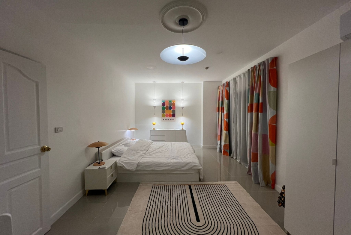 3-Bedroom Foreign Freehold Apartment for Sale